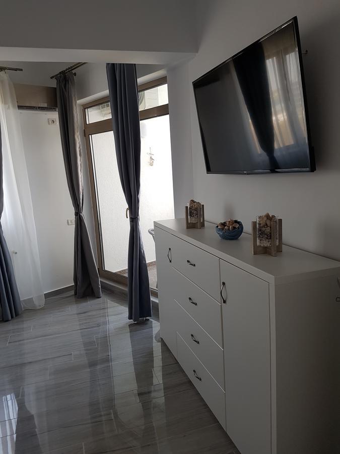 Frontal View By Twin Residence Mamaia Exterior photo