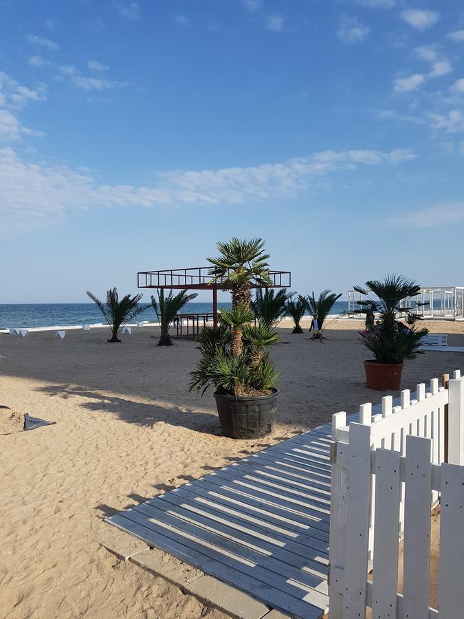 Frontal View By Twin Residence Mamaia Exterior photo