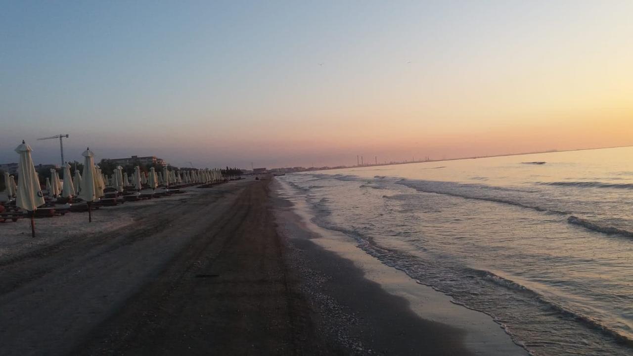 Frontal View By Twin Residence Mamaia Exterior photo